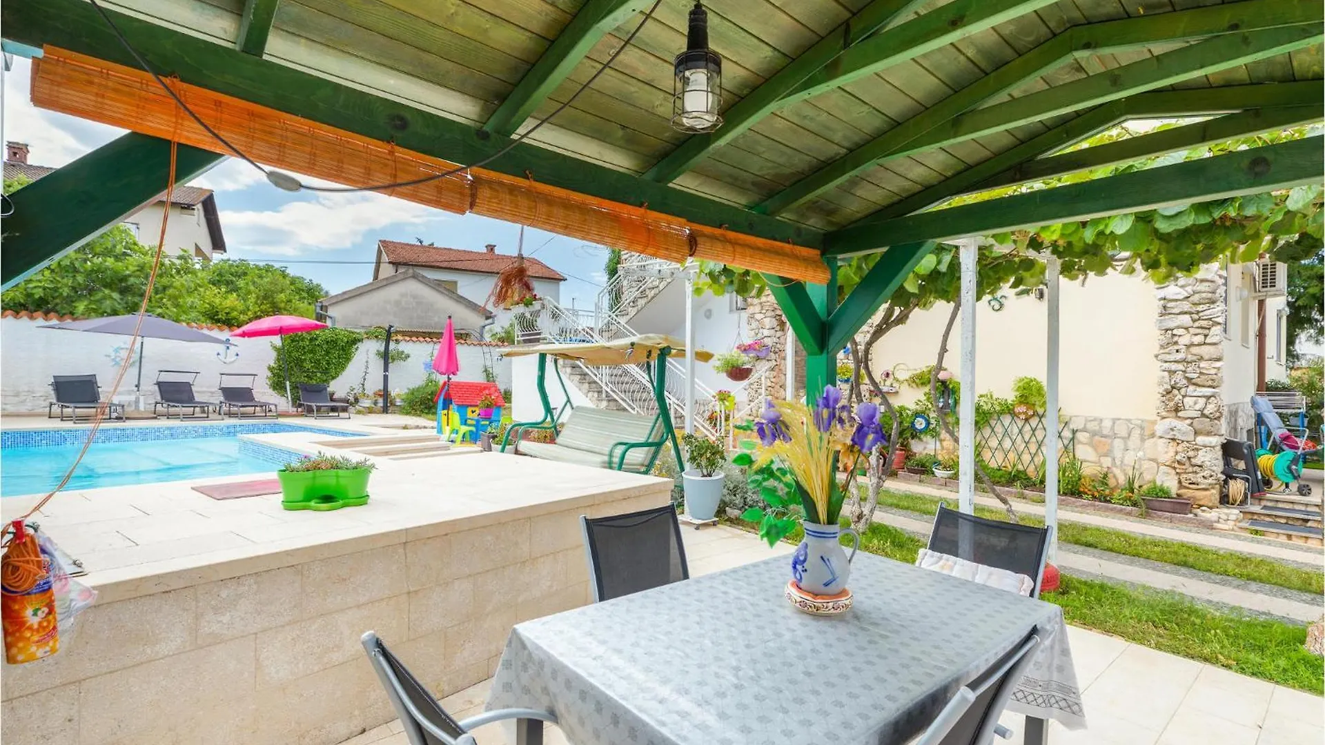 Gorgeous Apartment In Valbandon With Wifi